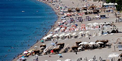 A­n­t­a­l­y­a­­d­a­ ­s­ı­c­a­k­t­a­n­ ­b­u­n­a­l­a­n­l­a­r­ ­d­e­n­i­z­e­ ­k­o­ş­t­u­